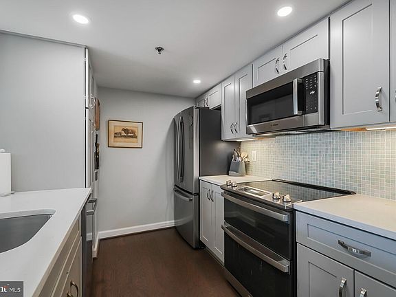 3rd image of 900 N Taylor St APT 2020