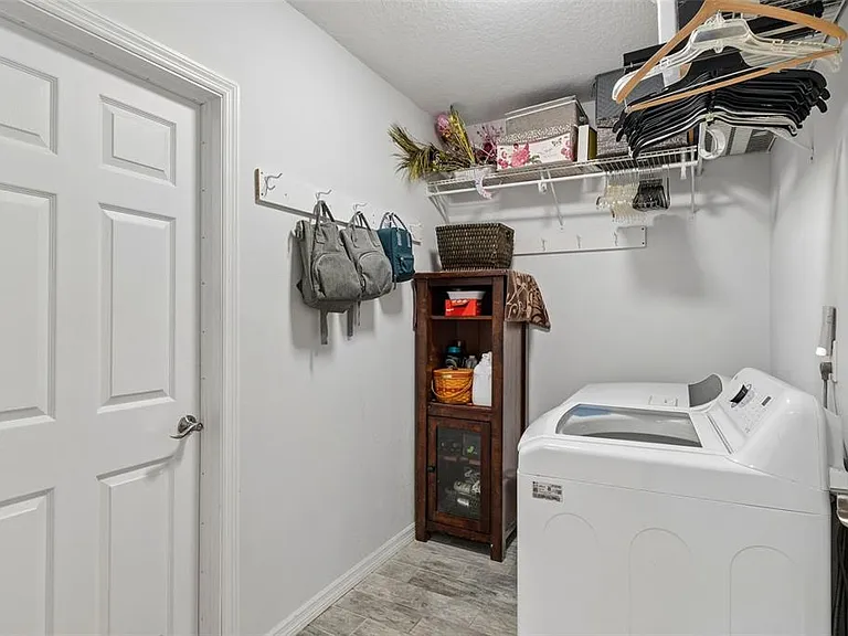 5440 Leahy Ln — Photo 24