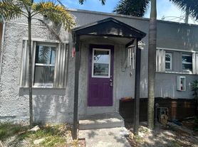 25 SW 10th St, Dania, FL