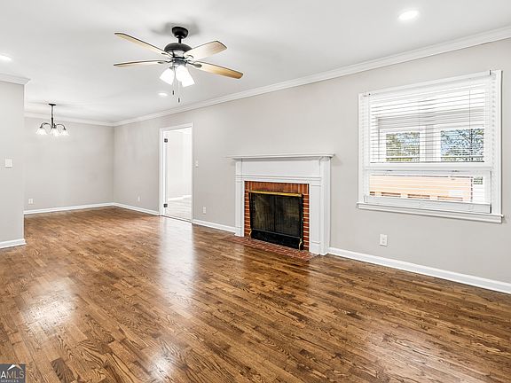 3rd image of 3 Briarcliff Rd SE