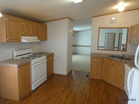 3rd image of 110 Rose St
