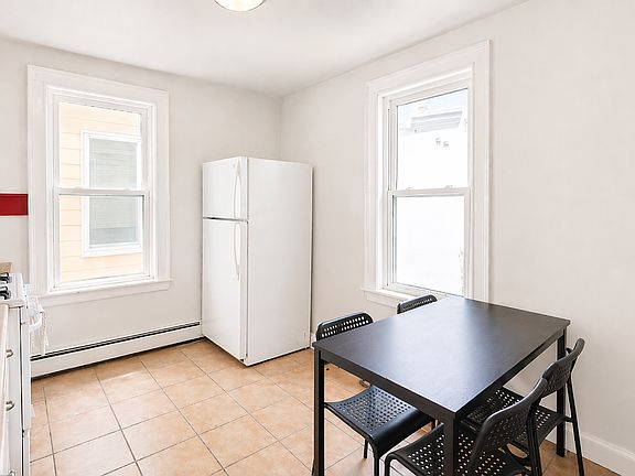 5th image of 163 Hampshire St #2L