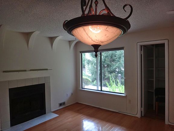 4th image of 261 Hampshire Dr #261