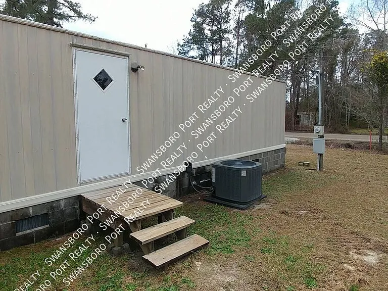 110 Poston Dr — Photo 3