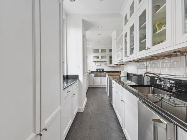 1 East End Avenue image 7 of 9