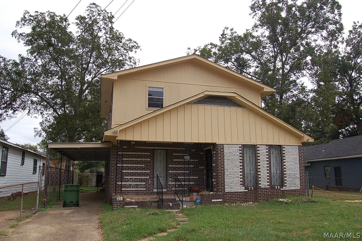 4 bed, 2.0 bath, 2436 sqft, $895 — Photo 1