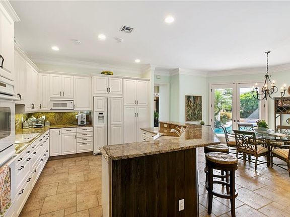 4th image of 818 Pembroke Ct