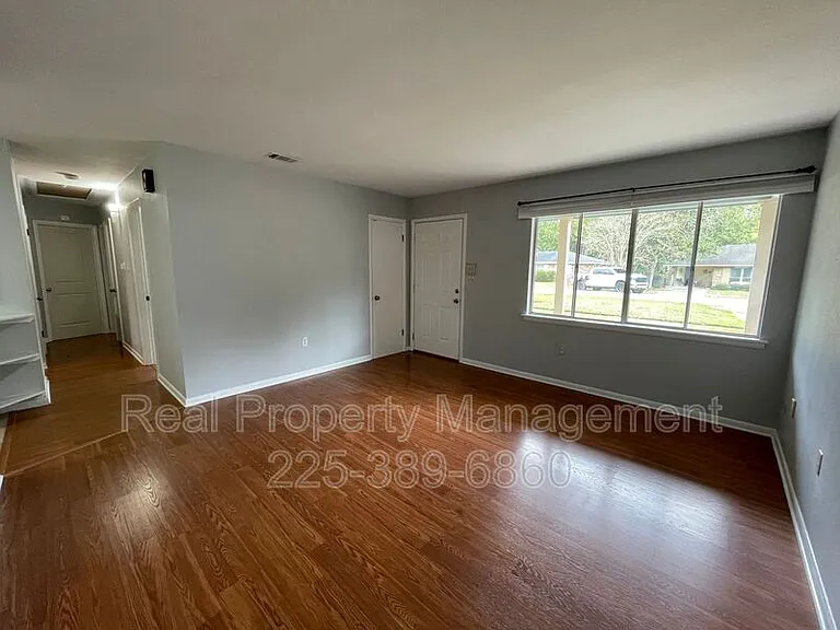 1875 Lombard Dr — Photo 6