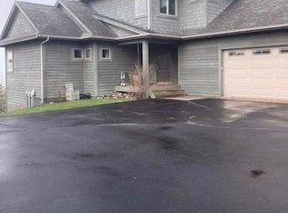 2450 Cliff View Cir, Two Harbors, MN 55616