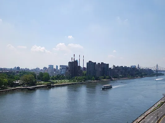 Sold by Sotheby's International Realty | media 17