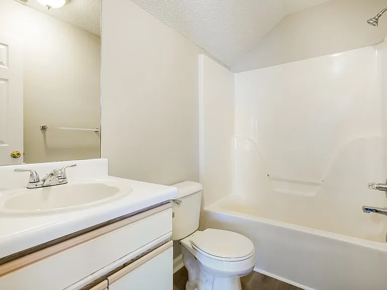 1464 Rochester Dr — Photo 16