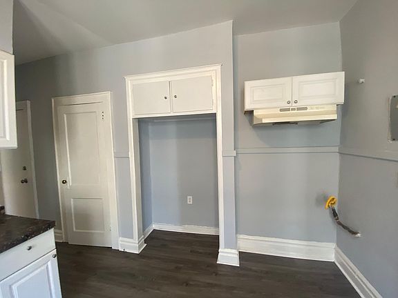 2nd image of 478 Leslie St #2L