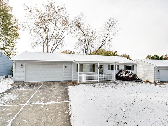 5th image of 136 E Marseille Dr