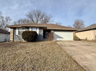 2455 W Roxbury St, Springfield, MO 65807