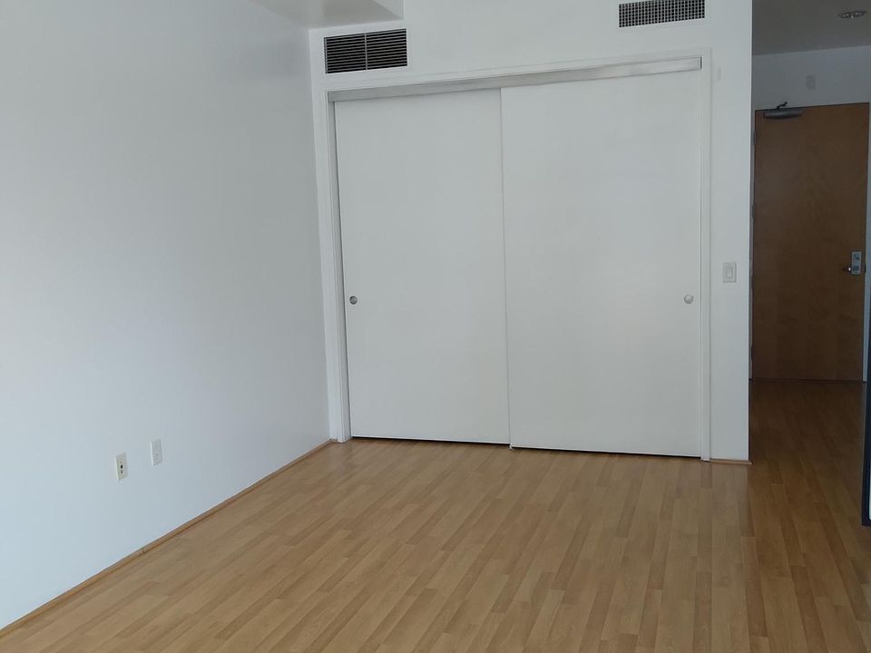 2nd image of 605-350 W Ash St #605