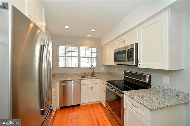 109 Fort Evans Rd SE #C — Photo 6
