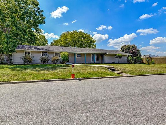 3rd image of 5102 Meadowbrook Dr