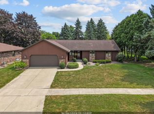406 Silver Spring Dr, Green Bay, WI 54303