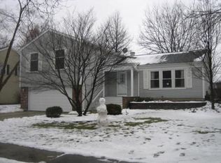 2048 Dorset Dr, Wheaton, IL 60189