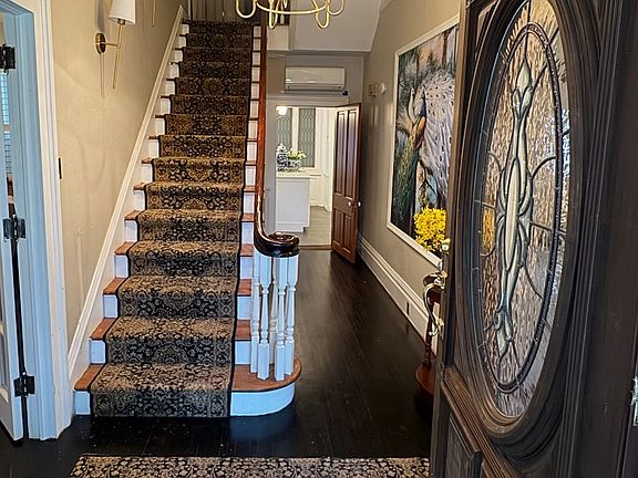 2nd image of 206 Clifton St