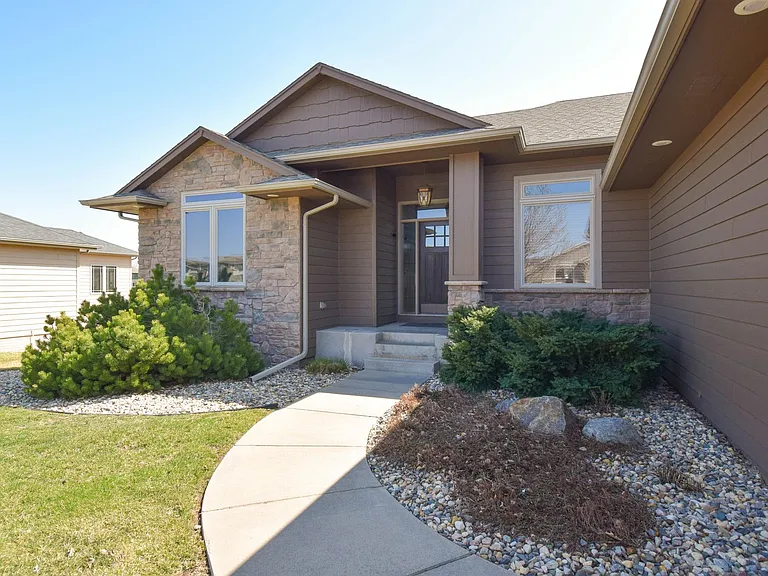 2204 S Silverthorne Ave — Photo 8