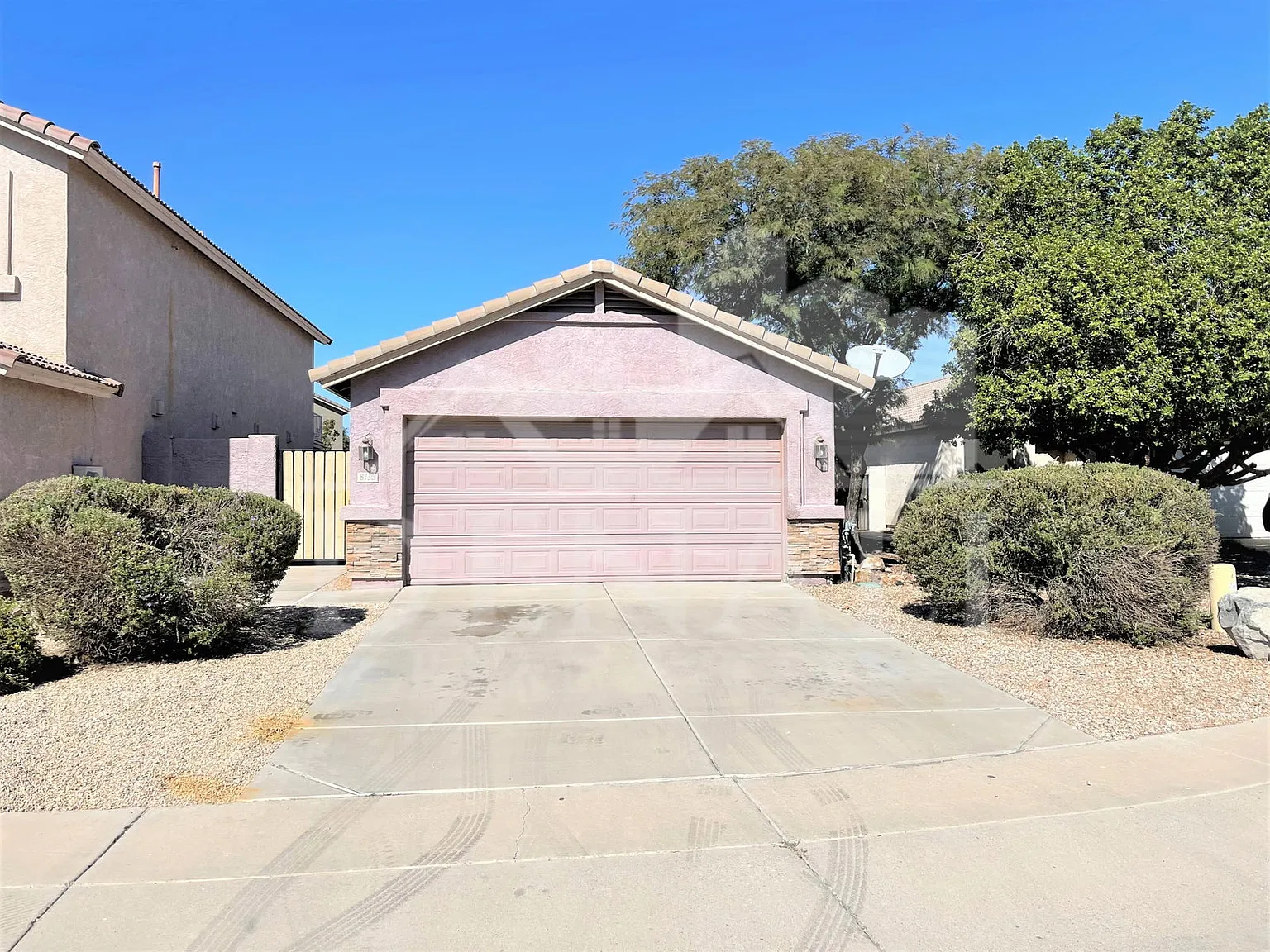 3 bed, 2.0 bath, 1298 sqft, $1,995 — Photo 1