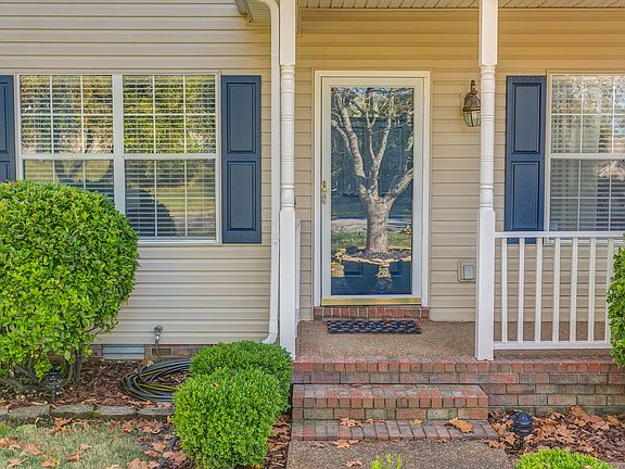 3rd image of 127 Cambridge Dr