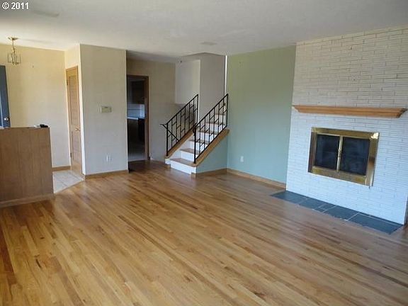 3rd image of 11795 SW Timberline Dr