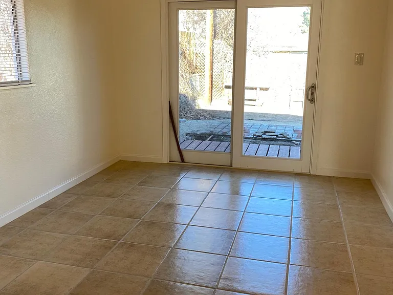 3270 Heights Dr — Photo 5