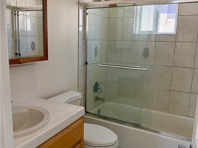 2617 Rockefeller Ln #C — Photo 11