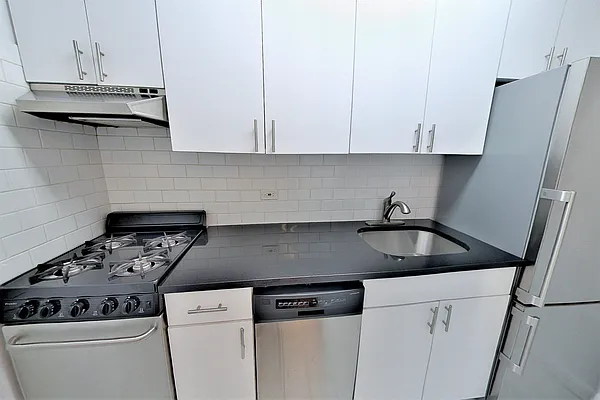 Rented by CitySites Real Estate Group | media 8