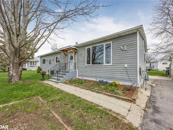 15 Balantrae Dr, Oro Medonte, ON L3V 0P9