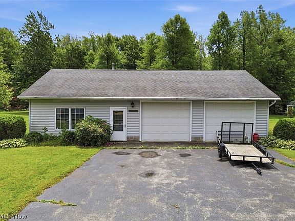 5th image of 3556 Lake Rd
