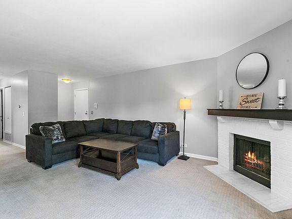 4th image of 472 Lambert Dr Unit B2