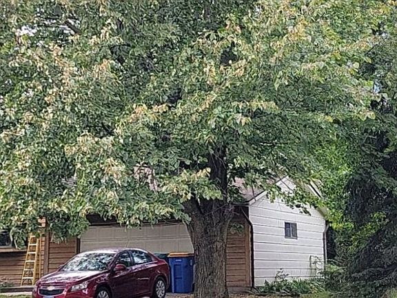 2nd image of 400 Crestview Ln NE
