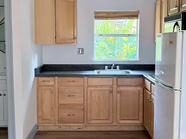 2419 Wilson St — Photo 12