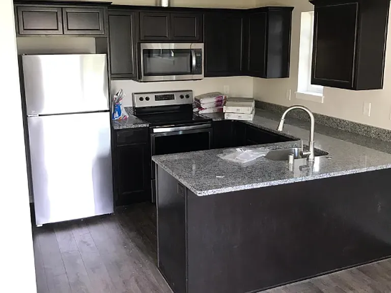 2429 Valencia St — Photo 2