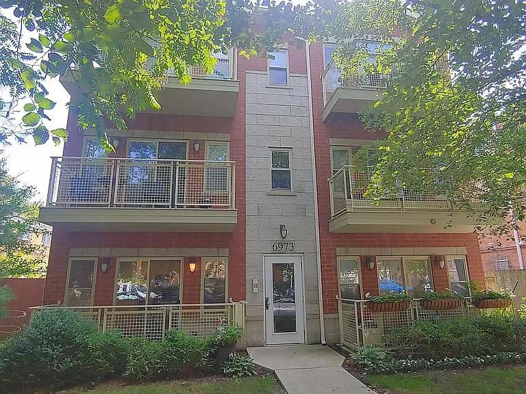 6973 N Ashland Blvd #3N — Photo 2