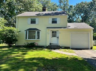 8 Victory St, Enfield, CT 06082
