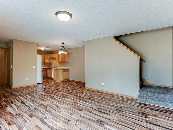 4th image of 206 Orchard St E