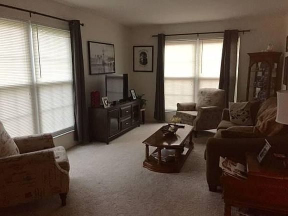 5th image of 10130 Puttington Dr APT A