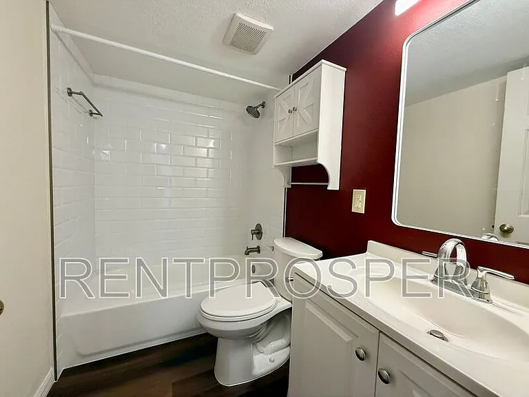 1100 Delaney Ave #F201 — Photo 12
