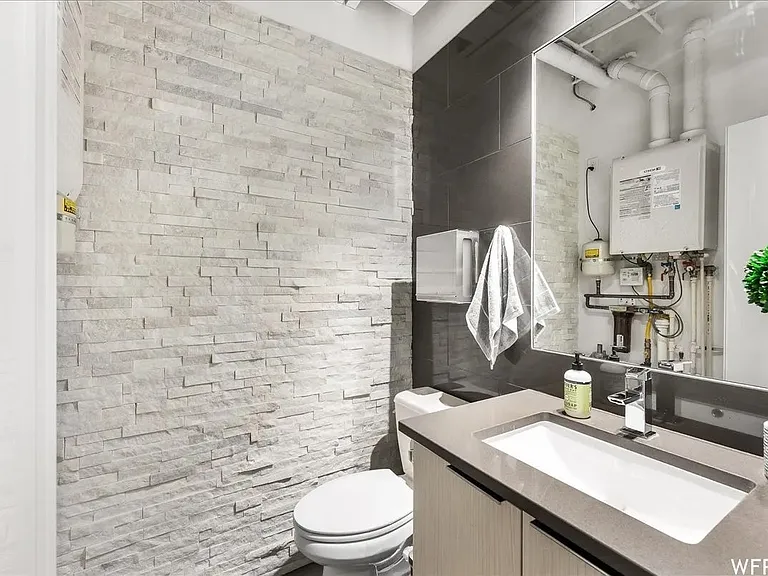 Half bath in 1st floor