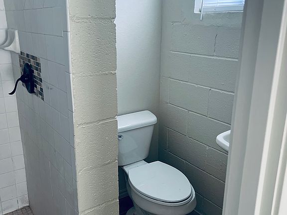 4th image of 1005 E Adams Ave