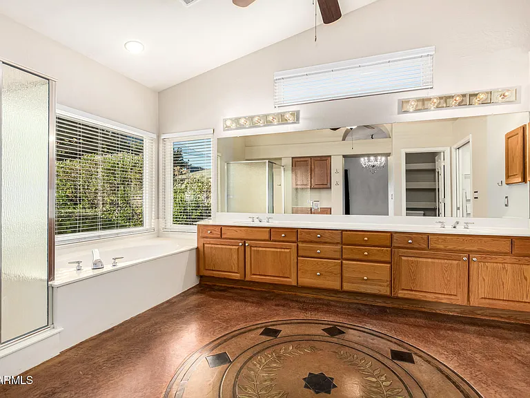 4704 E Hearn Rd — Photo 21