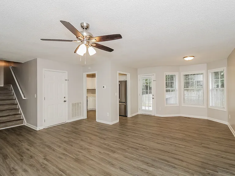 430 Ivy Crest Dr — Photo 5