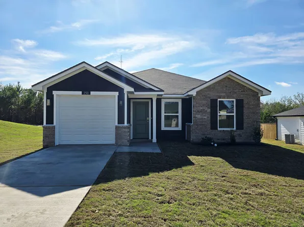 250 Omaha St, Gladewater, TX 75647