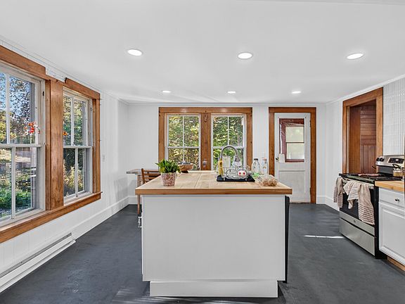 3rd image of 72 Carson Road