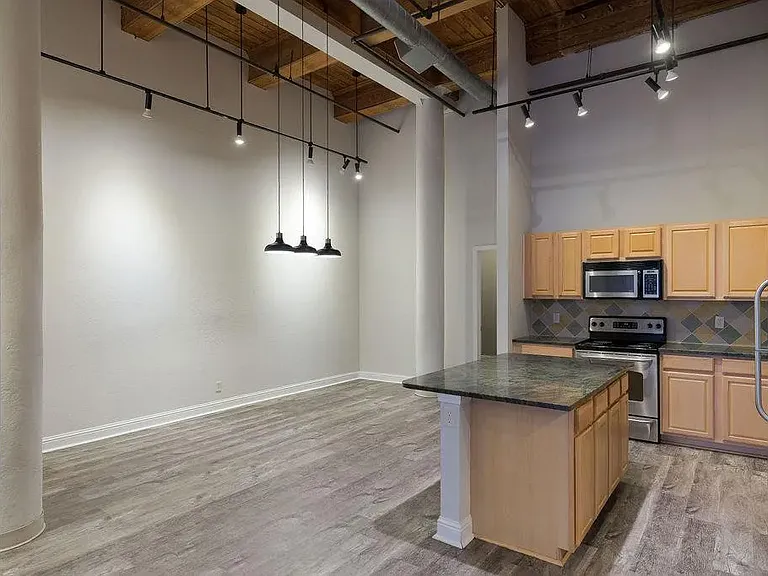 609 Central St #1102 — Photo 3