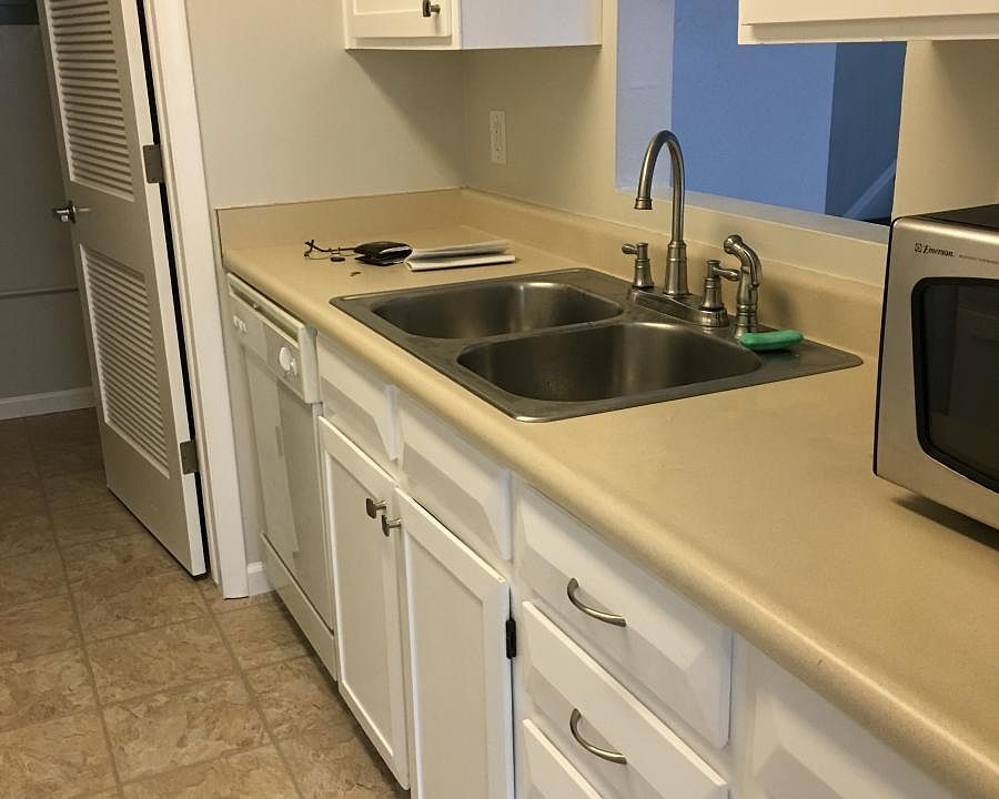 kitchen w new floors